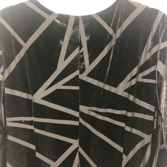 VIP KNITS BY AVENUE | Velvet Short Sleeve Dress Black Women’s Plus Size 22/24 - Picture 7 of 10